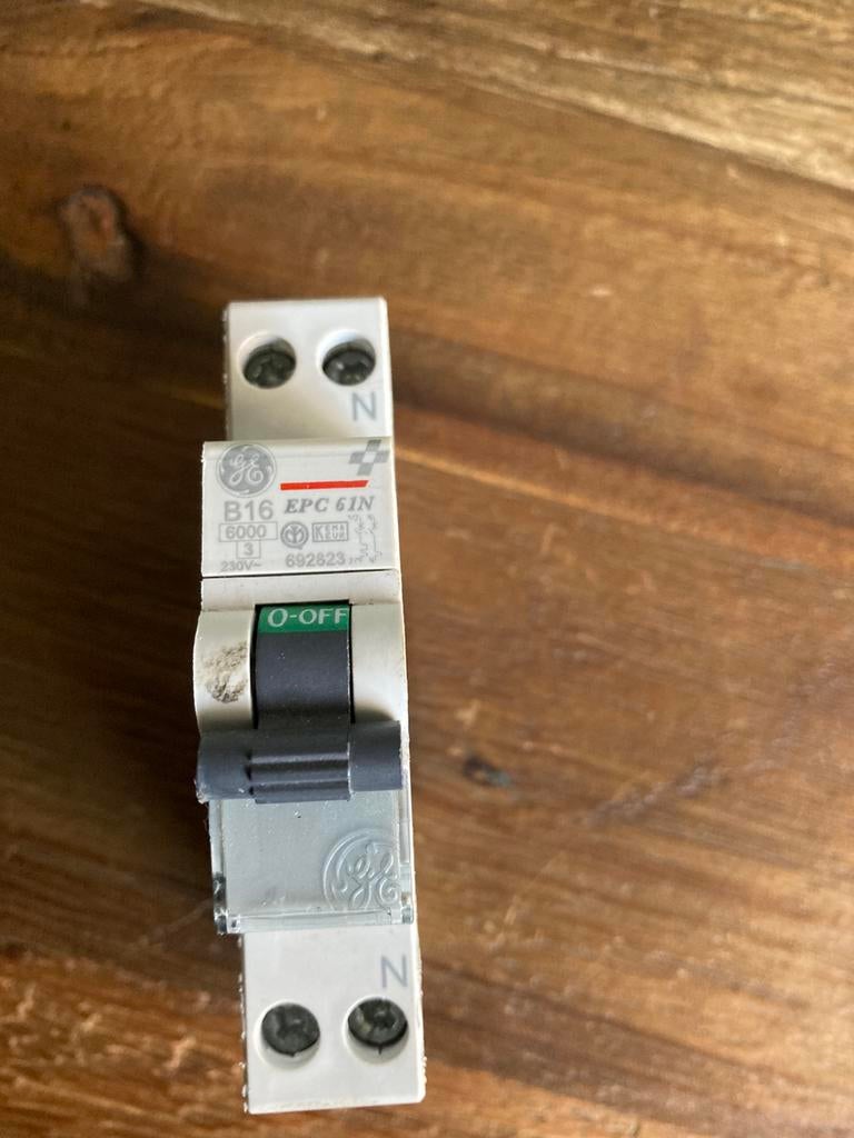 GE Electrics installatieautomaat EPC61N B16A, Doe-het-zelf en Verbouw, Elektra en Kabels, Ophalen of Verzenden, Zo goed als nieuw