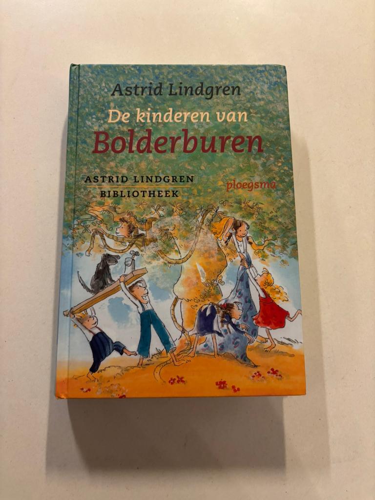 De kinderen van bolderburen - astrid lindgren hardcover boek, Ophalen of Verzenden, Zo goed als nieuw, Astrid Lindgren, Fictie algemeen