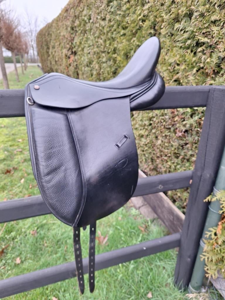 Rossner Boston Dressage 18 inch met een mediumwijde boom, Ophalen, Gebruikt, Dressuur