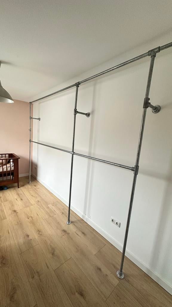 Industrieel Kledingrek van Stijgerbuizen + 50 Hangers, Kleding | Dames, Kledingrekken, Ophalen, Zo goed als nieuw
