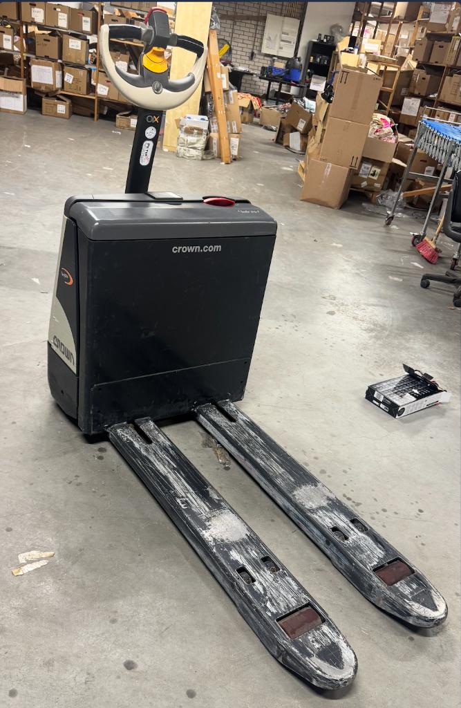 Crown Elektrische palletwagens WP3015 1.6, Ophalen, Zo goed als nieuw