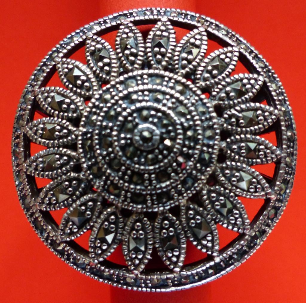 Prachtige Super Grote Ronde Zilveren Ring met Markesietjes, Verzenden, Zilver, Ring