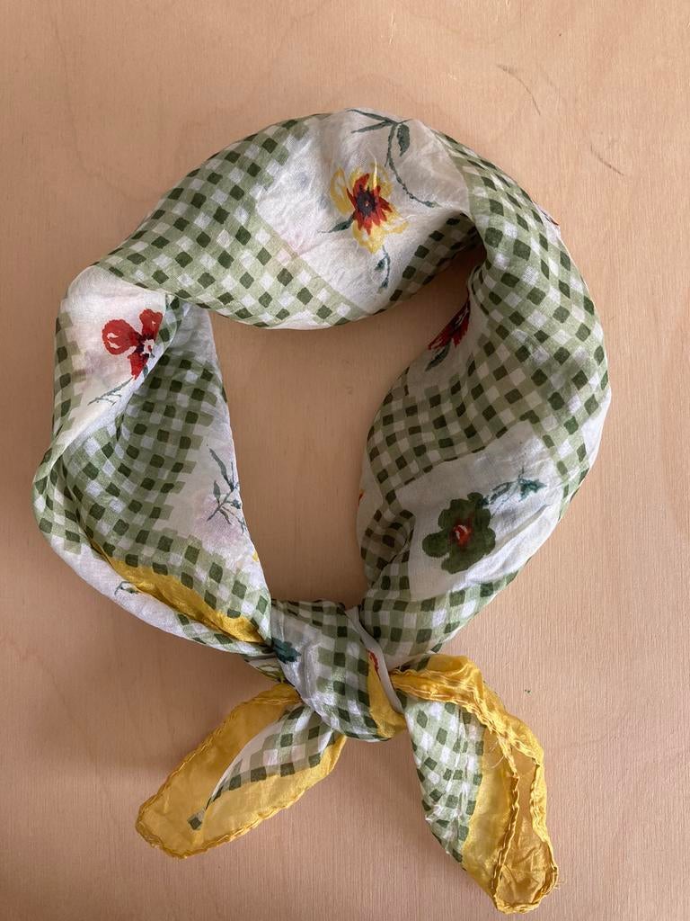 Vintage Zijden Bandana Sjaal Foulard met ‘postzegelprint’, Kleding | Dames, Mutsen, Sjaals en Handschoenen, Gedragen, Sjaal, Maat 36 (S)