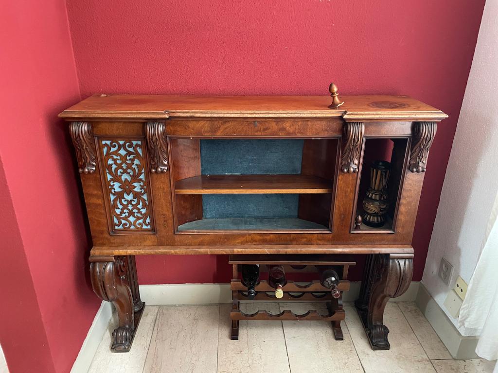 Houten antieke wandkast met houtsnijwerk, Antiek en Kunst, Ophalen