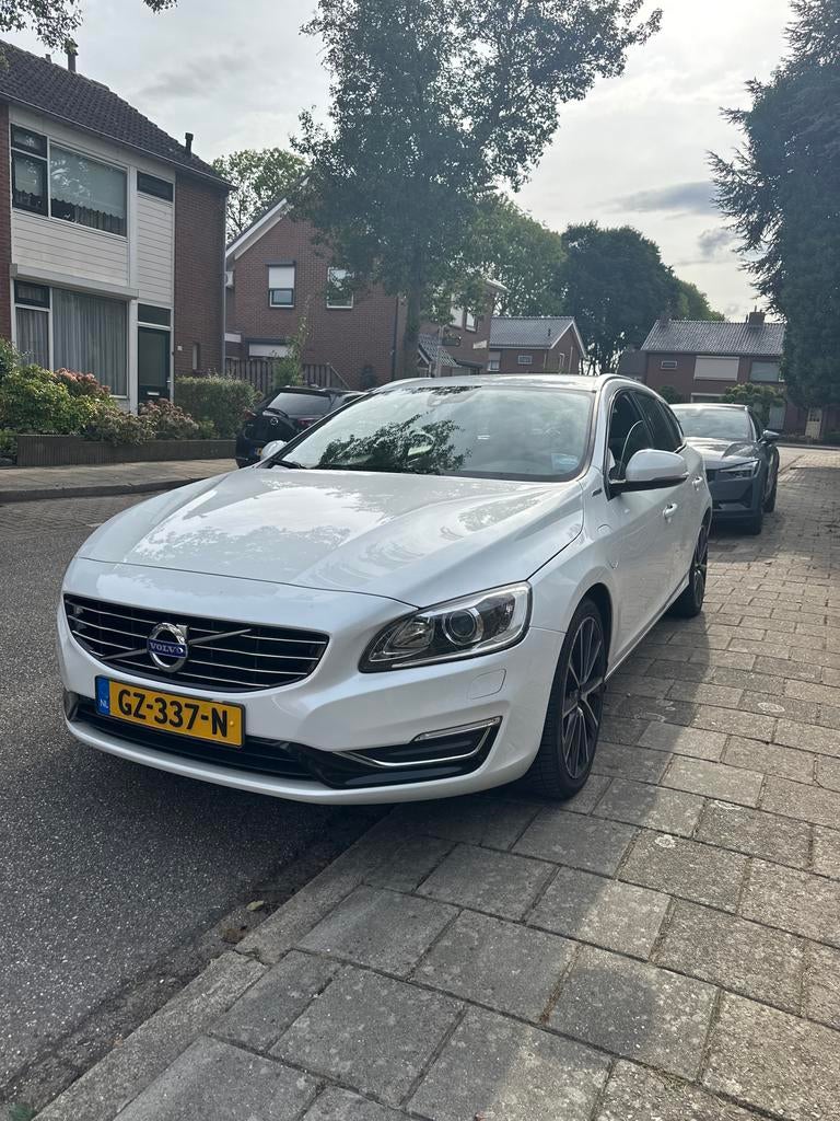 Volvo V60 D5 Twin Engine 231pk Geartronic AWD Plug In Hybrid, Auto's, Volvo, Automaat, 1800 kg, Vierwielaandrijving, 1880 kg