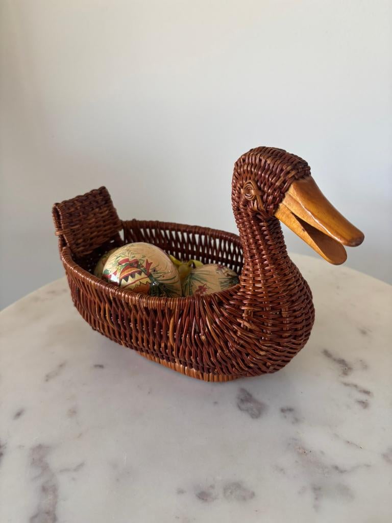 Vintage rotan eendenmandje met decoratieve eieren, Diversen, Ophalen of Verzenden, Gebruikt