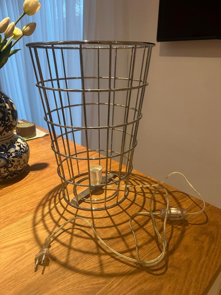 Vintage Chrome Draadstaal Lamp / Tafeltje, Huis en Inrichting, Lampen | Vloerlampen, Ophalen of Verzenden, Gebruikt, Metaal, Minder dan 100 cm