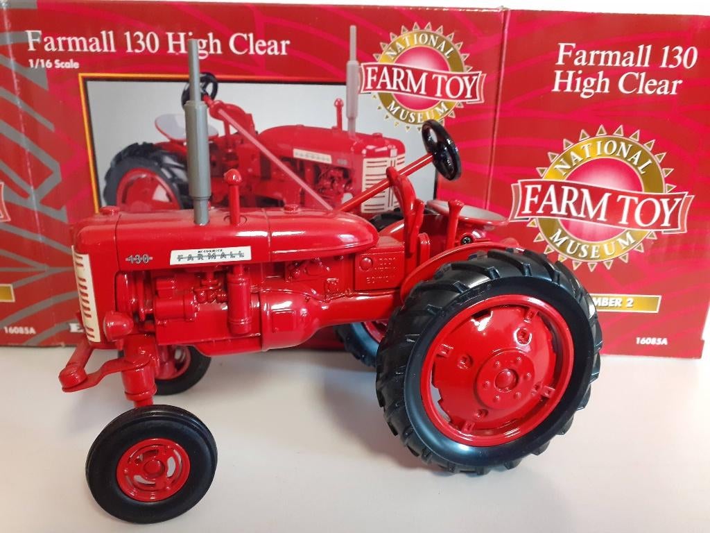 tractor 1/16 Farmall 130 NFTM traktor 1:16 exclusief model, Ophalen of Verzenden, Nieuw, Tractor of Landbouw