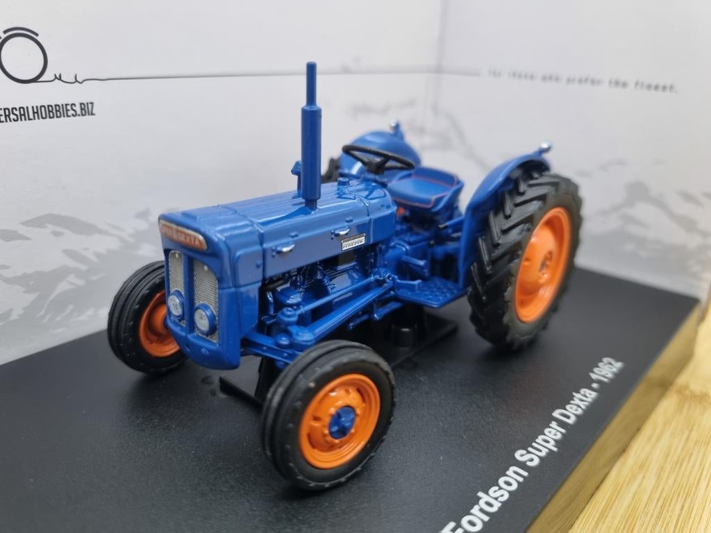 Universal Hobbies Fordson Super Dexta 1:32, Tractor of Landbouw, Nieuw, Ophalen of Verzenden, Universal Hobbies