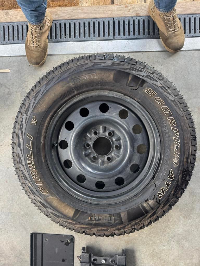 Reservewiel Ford F-150 Pirelli Scorpion ATR 275/65 R18, Auto-onderdelen, Ophalen, 18 inch, 275 mm, Banden en Velgen