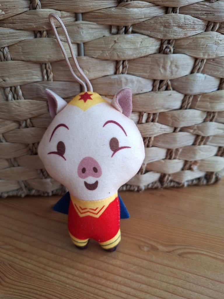 Super varken knuffel / hanger, Ophalen of Verzenden, Knuffel of Figuurtje