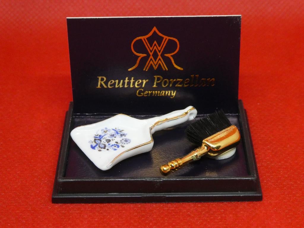 Reutter Porselein stoffer en blik voor poppenhuis - NIEUW, Verzamelen, Poppenhuizen en Toebehoren, Ophalen of Verzenden, Nieuw