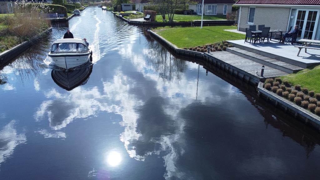 Frieslandmeijuni t Wiidluxebungalow buitenspa wellness sloep, 8 personen, Bemiddelingsbureau, Recreatiepark, Friesland