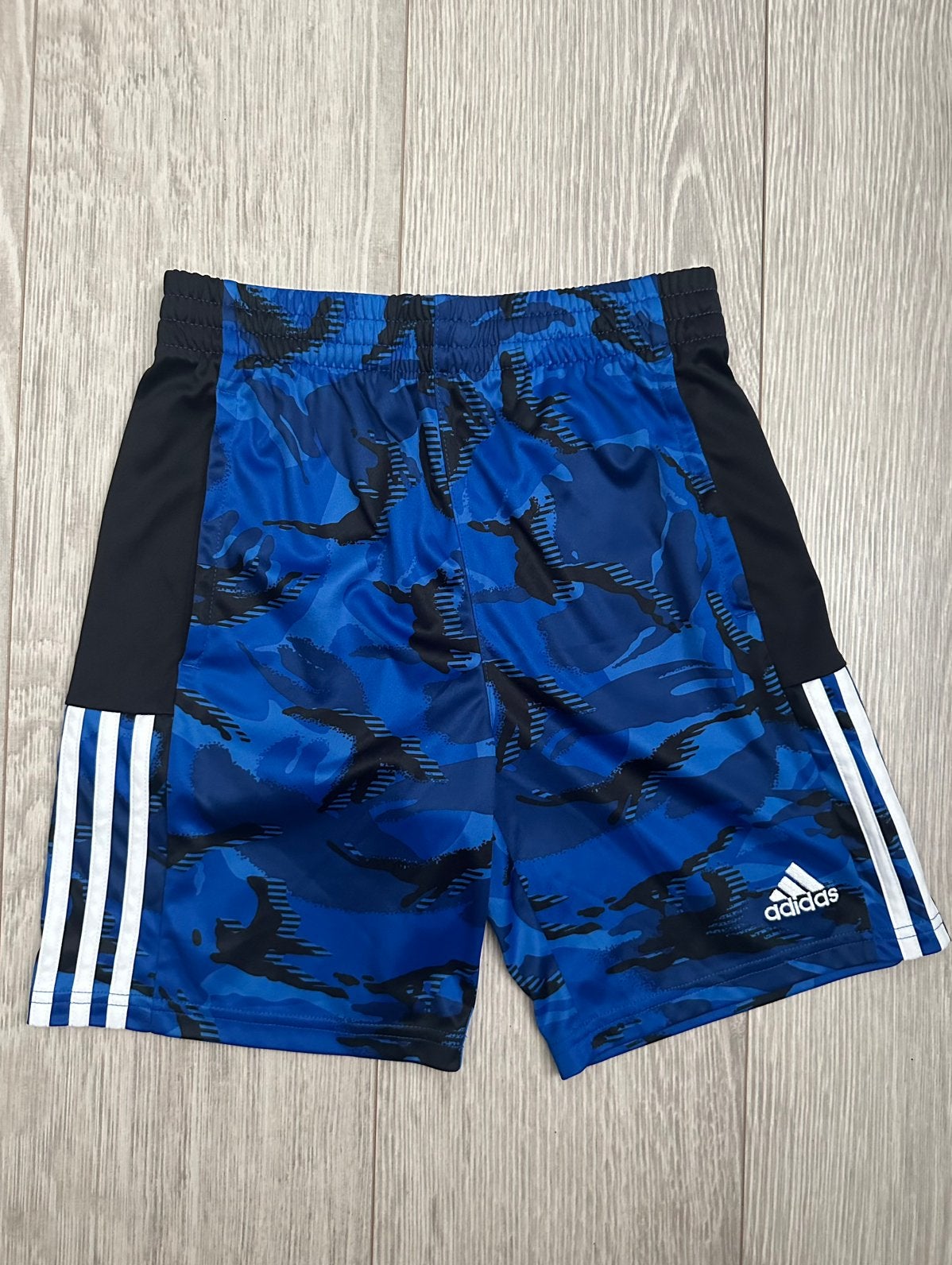Adidas short 140, Ophalen of Verzenden, Zo goed als nieuw, Jongen, Broek