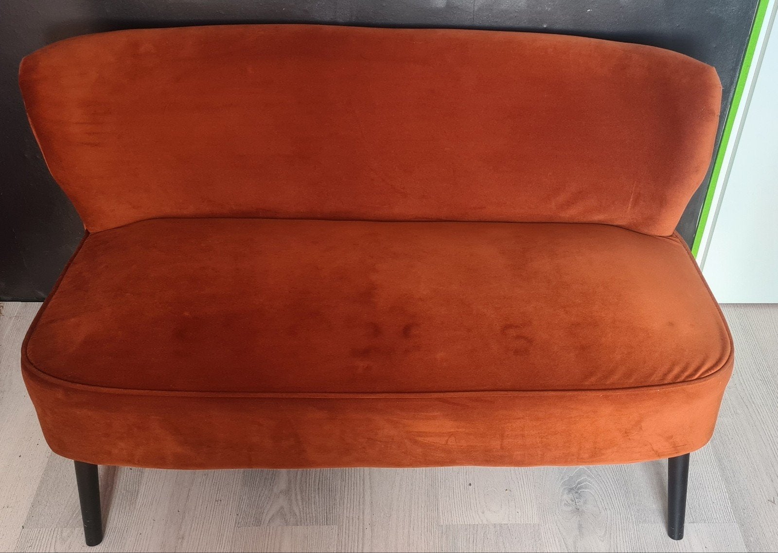 Velours loveseat roest/koper –  2-zits – goede staat, Ophalen, Tweepersoons, Minder dan 150 cm