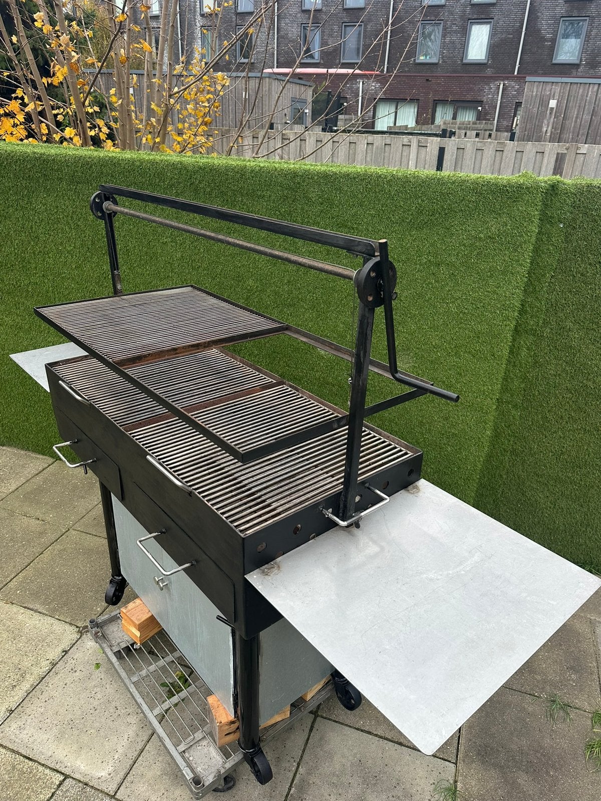 Professionele maatwerk BBQ, Ophalen, Zo goed als nieuw