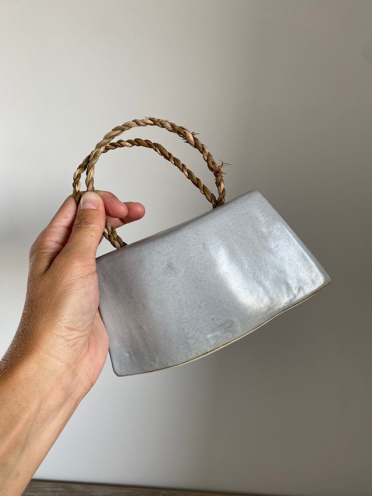 Handgemaakte keramieken bel uit Bali, Huis en Inrichting, Woonaccessoires | Overige, Ophalen of Verzenden, Nieuw, Steen/keramiek