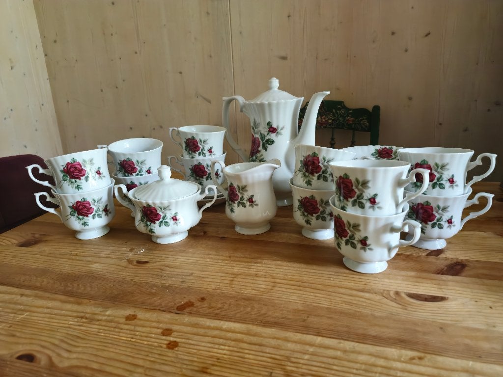 compleet nieuw 12- delig rozen/bloem servies, van chodziez, Antiek en Kunst, Ophalen