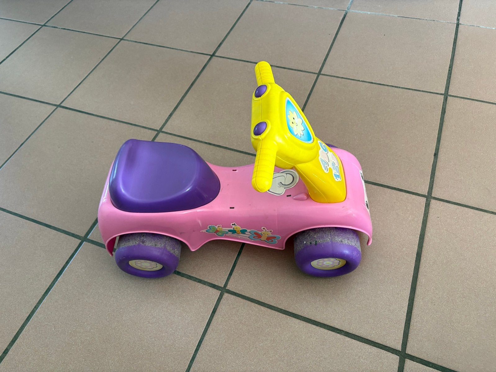 Fisher-Price loopauto roze met geluid, Kinderen en Baby's, Ophalen of Verzenden, Gebruikt, Auto of Voertuig, Met geluid