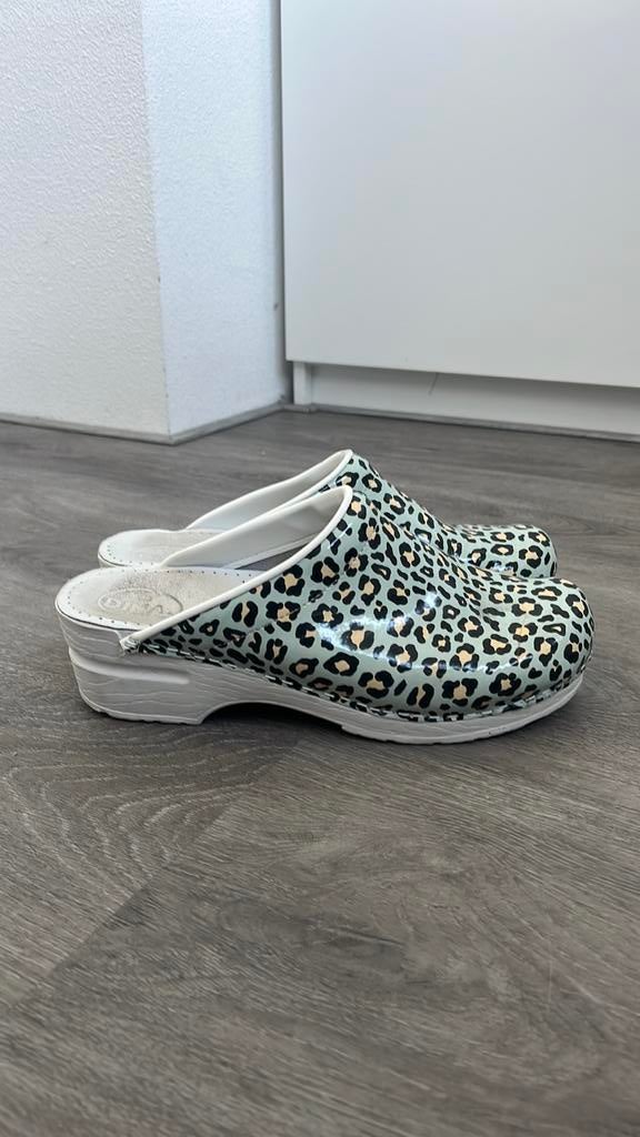 Medische klompen Dina clogs panterprint, Kleding | Dames, Overige kleuren, Verzenden, Werkschoenen, Gedragen