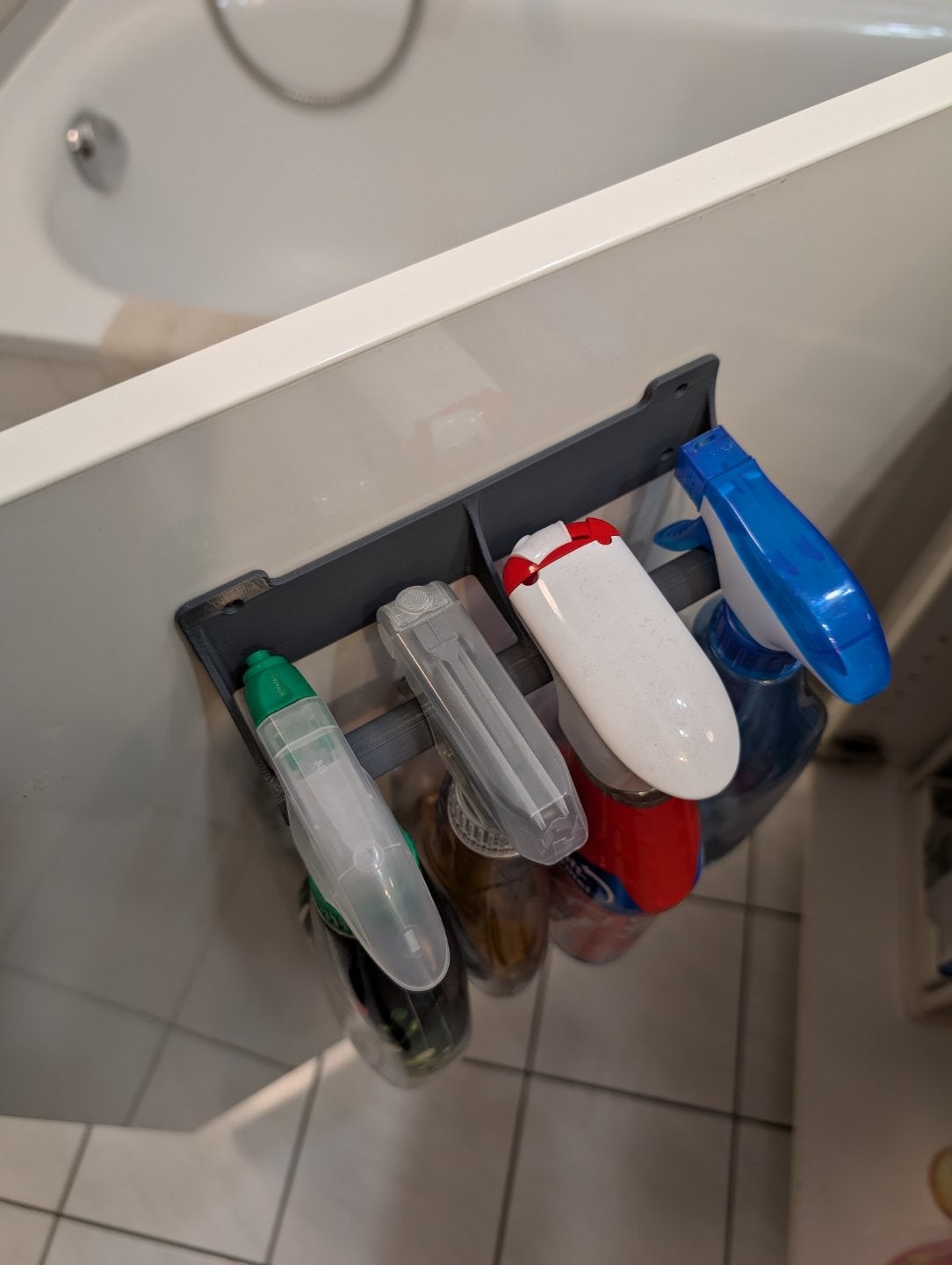 3D Geprinte Spray Houder - Organiseer je Schoonmaakmiddelen, Huis en Inrichting, Verzenden, Nieuw