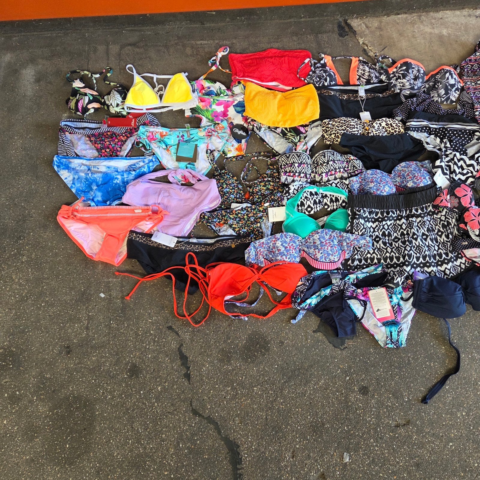 Grote partij bikini's vele merken , alle maten, vele kleuren, Zakelijke goederen, Partijgoederen en Retail | Partijgoederen, Ophalen of Verzenden