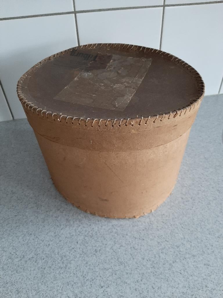 DOOS VOOR HOGE HOEDEN, Antiek en Kunst, Curiosa en Brocante, Ophalen of Verzenden
