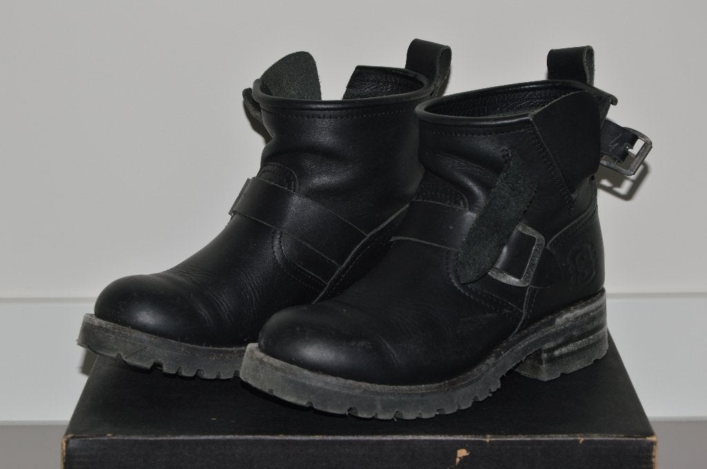 Zwarte, korte Sendra 2976 biker boots - maat 36, Sendra, Zwart, Lage of Enkellaarzen, Ophalen of Verzenden