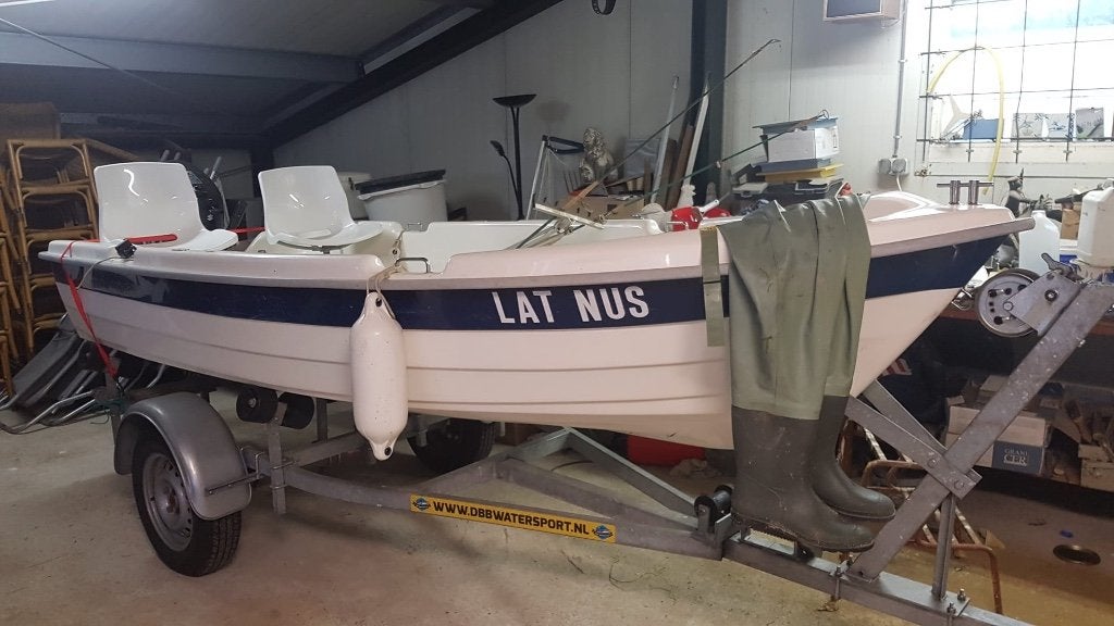 Polyester sloep/visboot met trailer 6pk, Ophalen, Vissloep, Zo goed als nieuw, Trailer