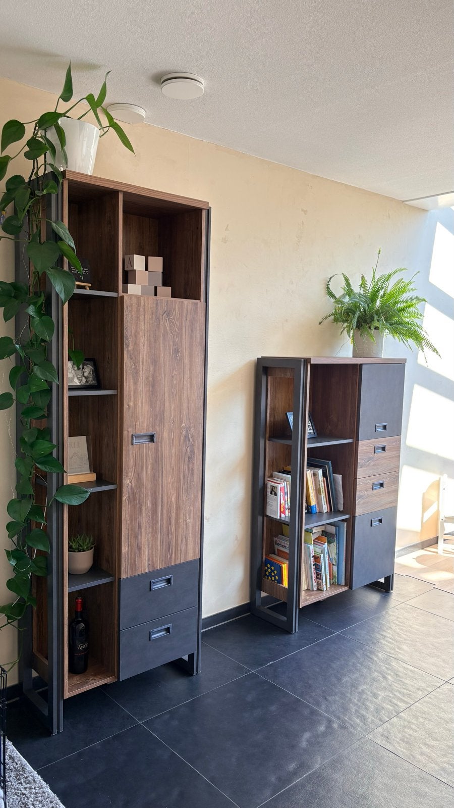 Moderne Boekenkasten met Opbergruimte - hout en Metaal look, Ophalen, 50 tot 100 cm, Zo goed als nieuw, Met lade(s)