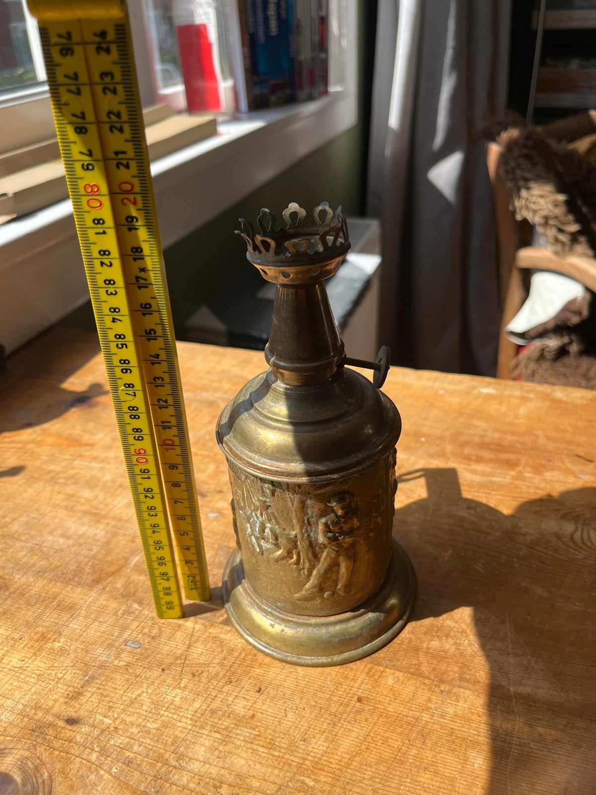 Antieke Messing pigeon Olie Lamp met Reliëf - Café du Coin, Ophalen of Verzenden