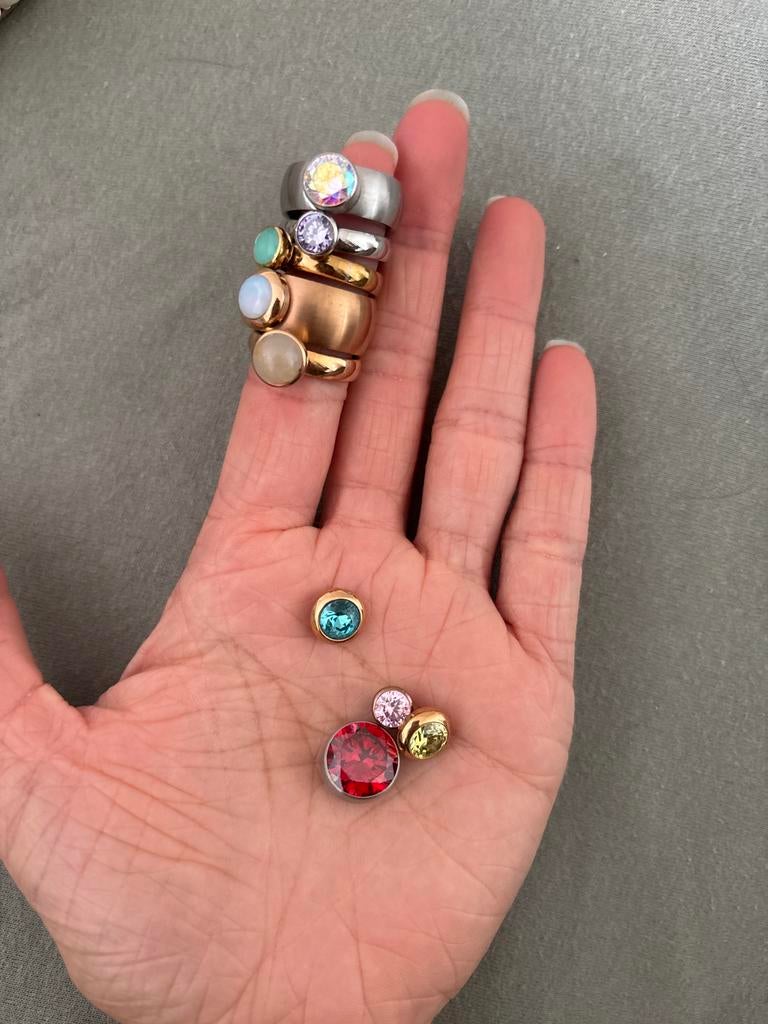 Diverse Melano sieraden: ringen en losse steentjes, Met kristal, Gebruikt, Overige kleuren, IJzer of Staal