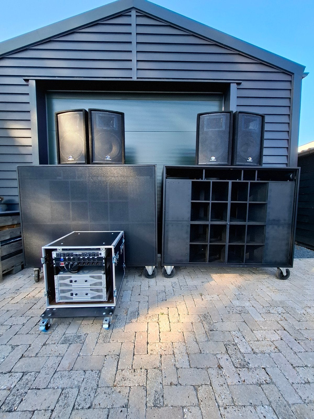 2 Mega Subwoofers, complete geluidsset 14kW QSC en B52, Audio, Tv en Foto, Professionele Audio-, Tv- en Video-apparatuur, Ophalen