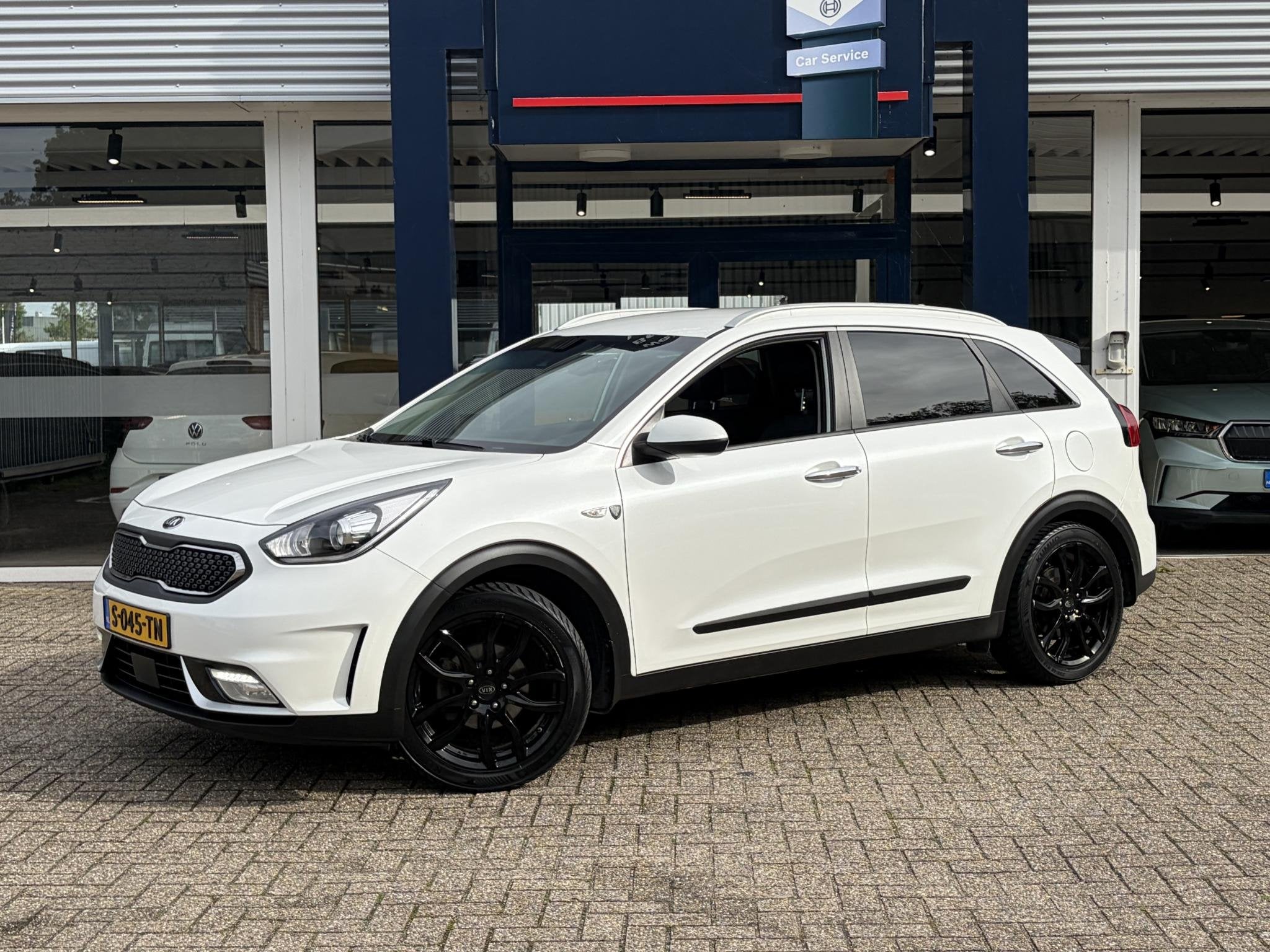Foto 2 van Kia Niro 1.6 GDi Hybrid BusinessLine / Automaat / Stuur-/Sto