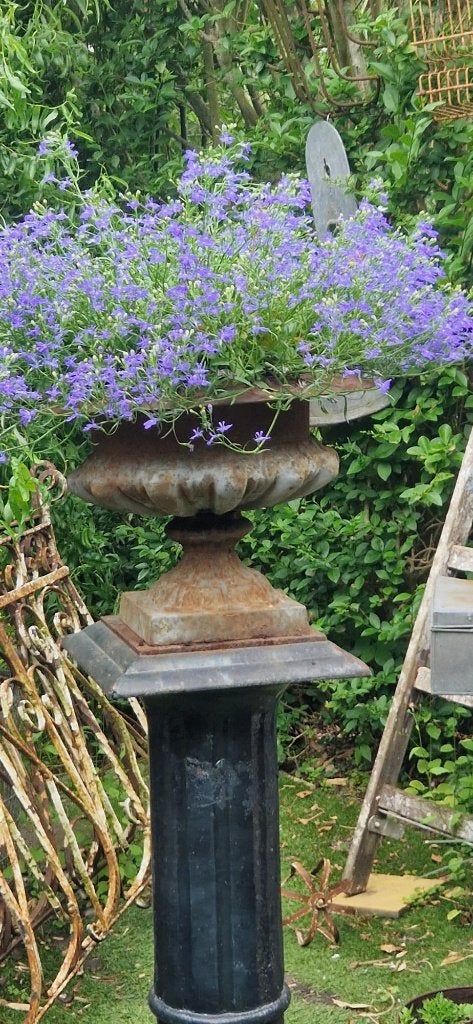 gietijzeren siervaas op hoge sokkel (H 124cm)(brocante), Tuin en Terras, Ophalen, Gebruikt