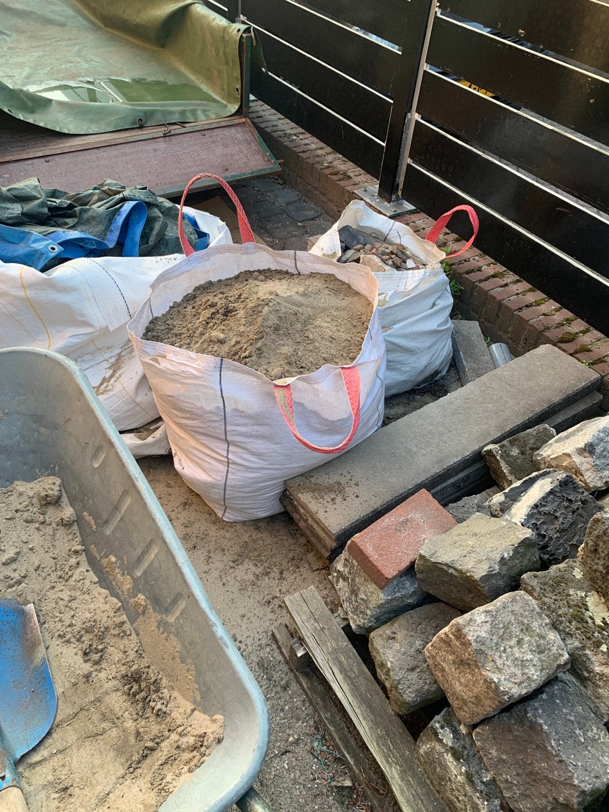 Gratis ophoogzand, Tuin en Terras, Ophalen, Zo goed als nieuw, Ophoogzand