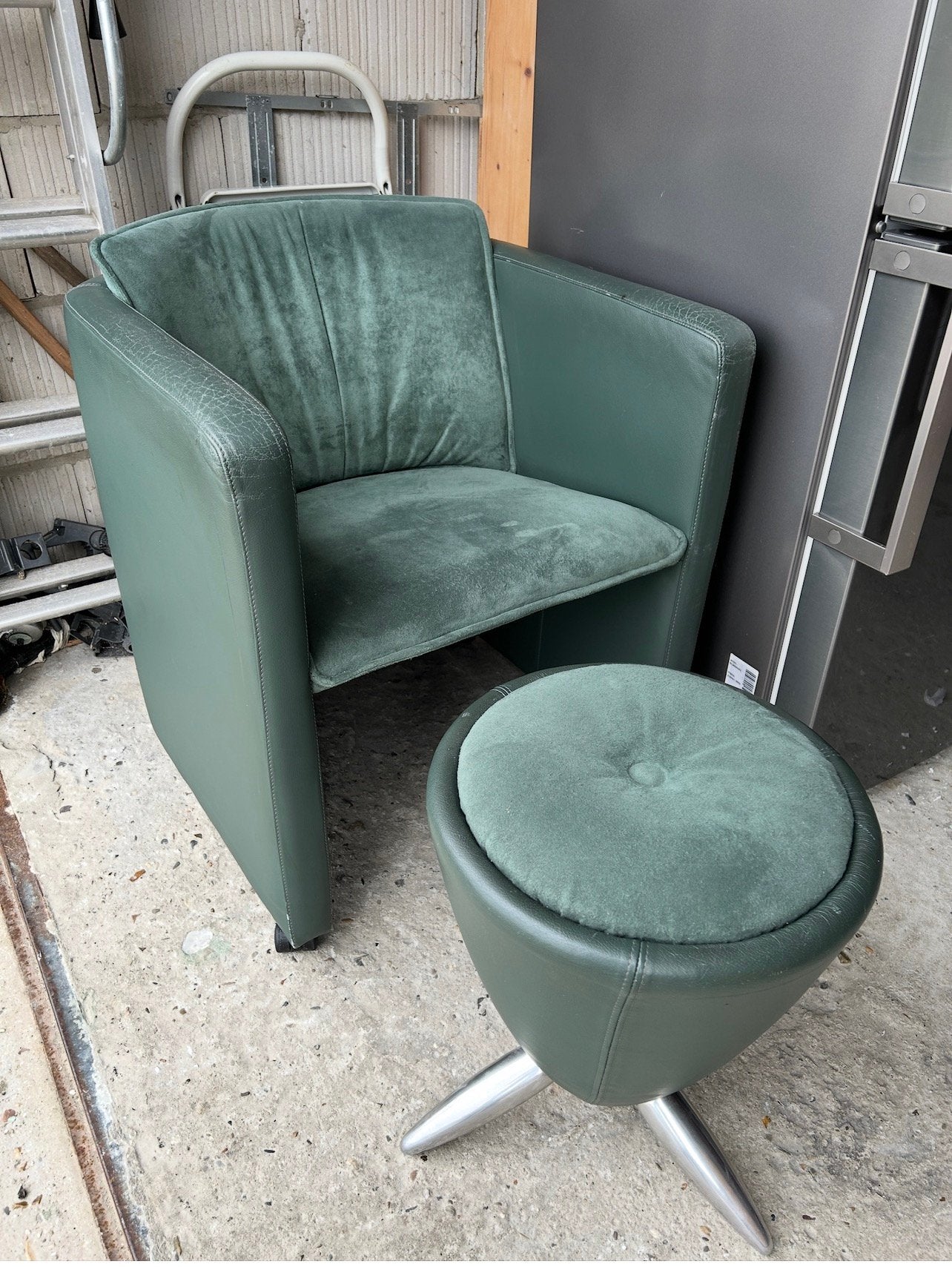 Origineel leren leolux fauteuil op wielen (kruk is verkocht), Ophalen, Zo goed als nieuw, 75 tot 100 cm, 50 tot 75 cm