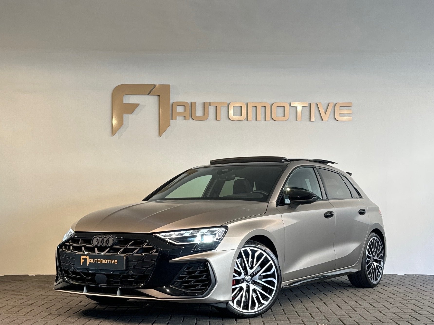 Audi S3 Sportback 2.0 TFSI quattro Pano|HuD|Sonos|Akrapovic, Auto's, Automaat, S3, Gebruikt, 4 cilinders