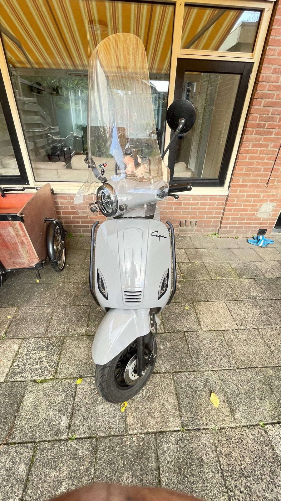 Nieuwe Capri scooter - Grijs, inclusief windscherm, Ophalen, Zo goed als nieuw, Benzine, Overige merken