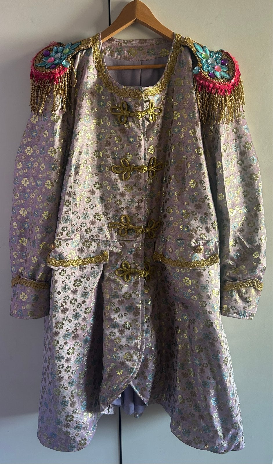 Zelfgemaakte carnavalsjas + kraag en muts, Ophalen of Verzenden, Zo goed als nieuw, Carnaval, Kleding