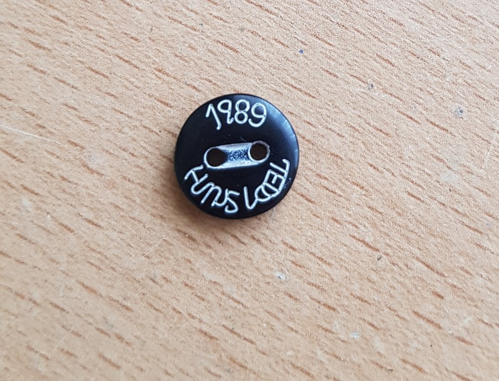 1 vintage knoopje uit 1989 (Ted Lapidus), Ophalen, Zo goed als nieuw, Knoop of Knopen