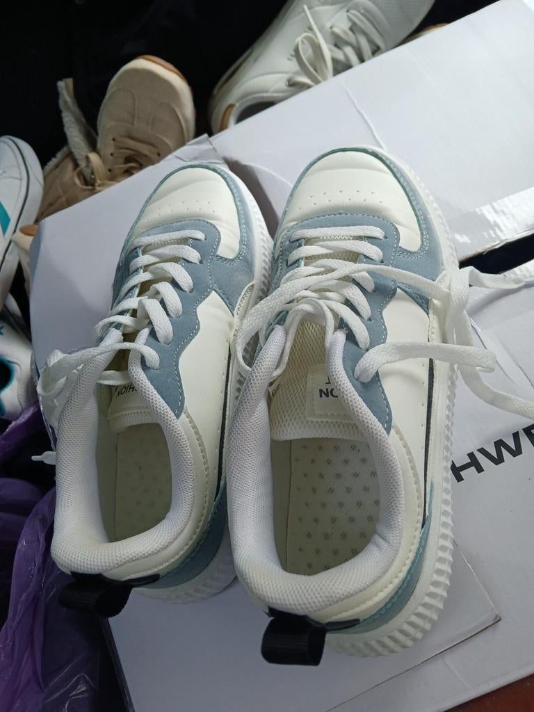 Stijlvolle sneakers wit/blauw maat 39, Kleding | Dames, Schoenen, Ophalen of Verzenden, Zo goed als nieuw, Wit, Sneakers of Gympen