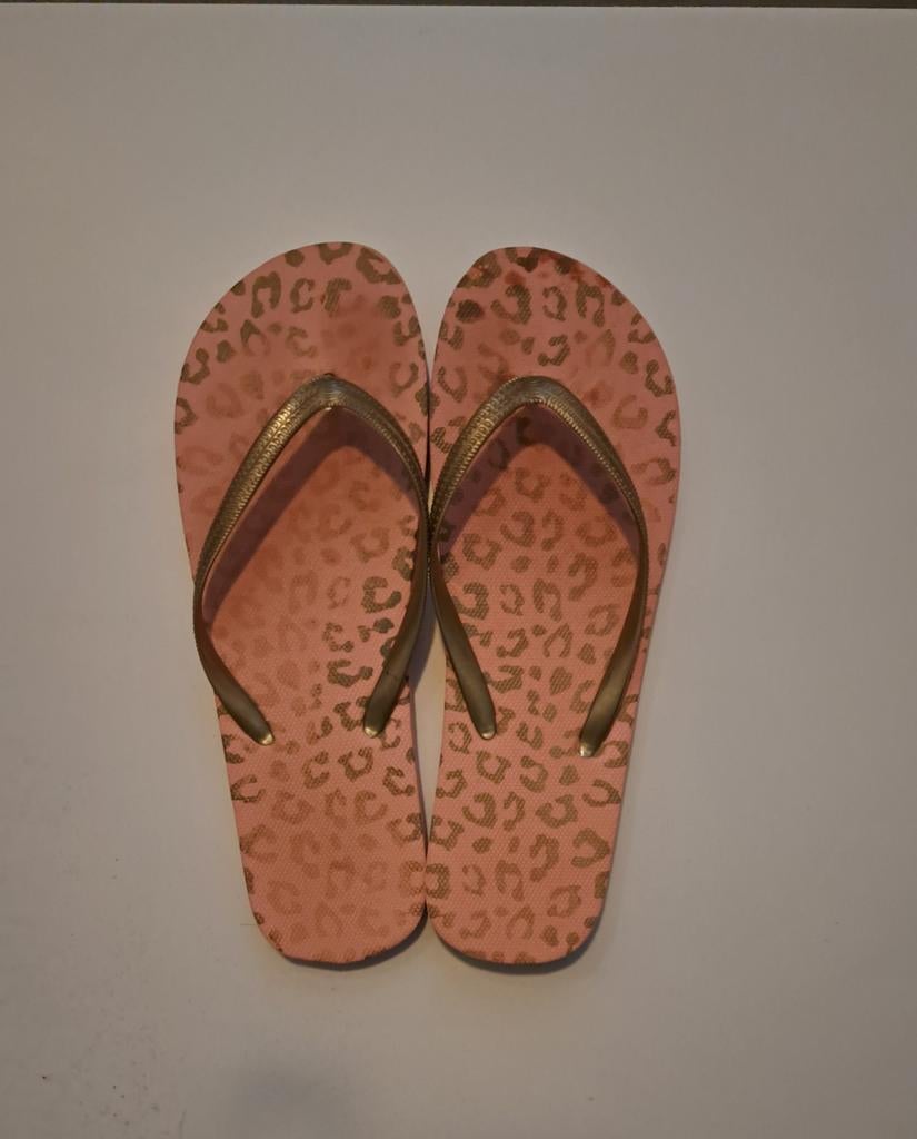 Teenslippers, mt. 38-39, Ophalen of Verzenden, Zo goed als nieuw, Slippers