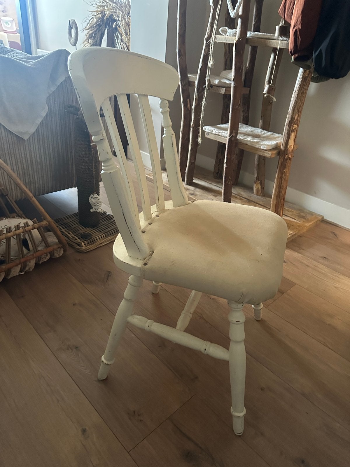 5 landelijke houten eetkamerstoelen – stevig en sfeervol, Huis en Inrichting, Stoelen, Ophalen, Gebruikt, Wit, Landelijk brocant