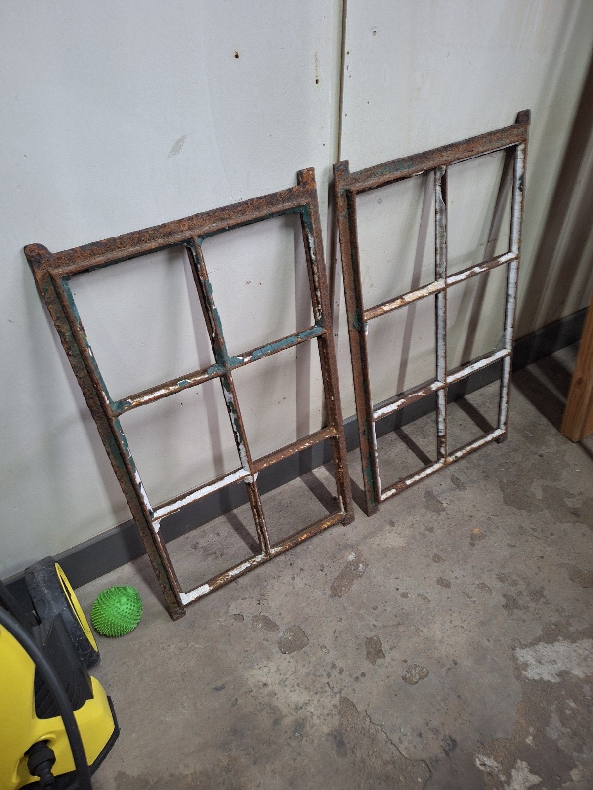 Oude ijzeren raamkozijnen (2 stuks), Gevelraam of Ruit, Gebruikt, Minder dan 80 cm, 80 tot 120 cm