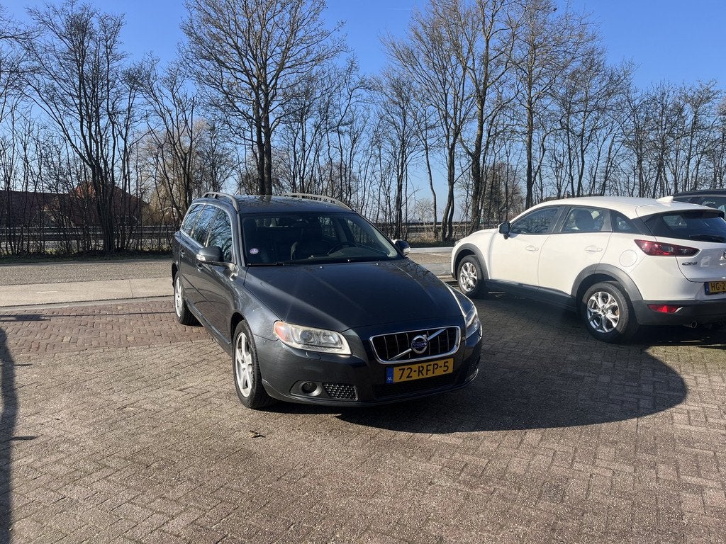 Volvo V70 1.6 T4 Limited Edition AUTOMAAT TREKHAAK LEER STOE, Euro 5, 1525 kg, Gebruikt, Zwart