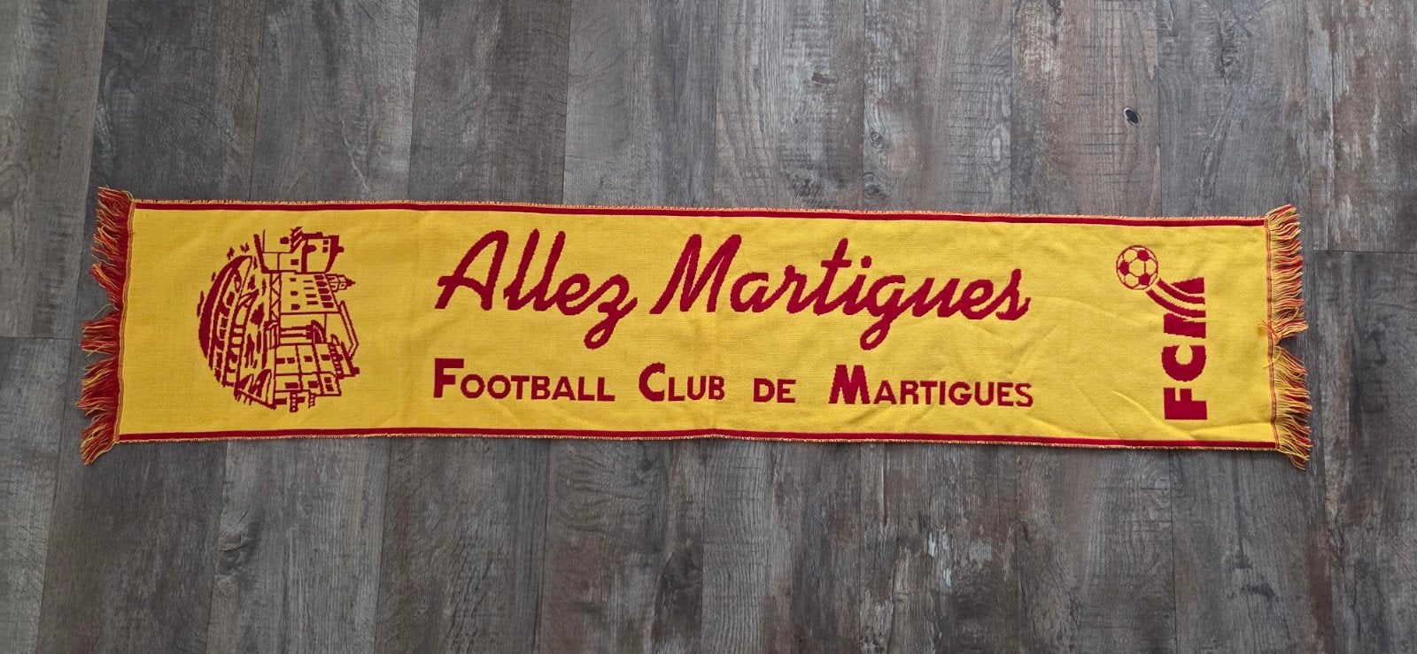 Sjaal FC Martigues, Verzamelen, Ophalen of Verzenden, Zo goed als nieuw, Buitenlandse clubs, Vaantje of Sjaal