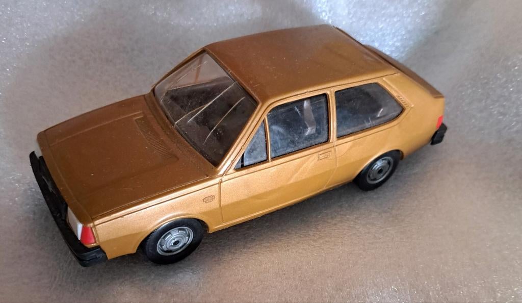 Volvo 343 modelauto - Goudkleurig Stahlberg, Ophalen of Verzenden, Gebruikt