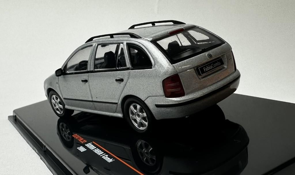 JSN IXO 1:43 Skoda Fabia I Combi zilver 2000 - in vitrine, Hobby en Vrije tijd, Modelauto's | 1:43, Overige merken, -, Nieuw, Ophalen of Verzenden