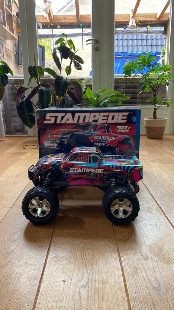 Traxxas Stampede! Met nieuwe kap en nieuwe moter, Hobby en Vrije tijd, Modelbouw | Radiografisch | Auto's, Ophalen, Zo goed als nieuw